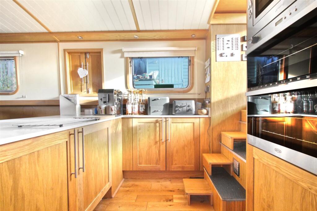 kitchen 1.jpg
