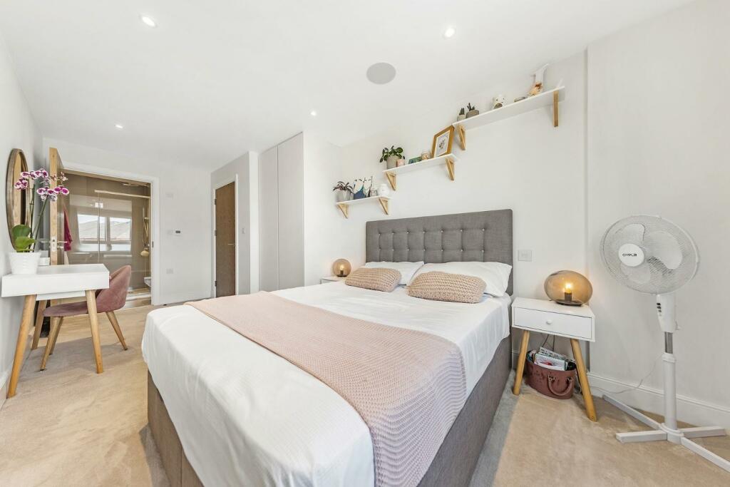 Bedroom (1).jpg