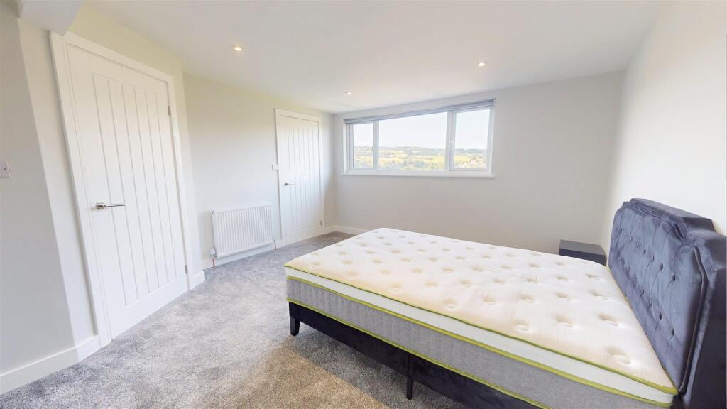 70 Hollins Room 6 1.jpg