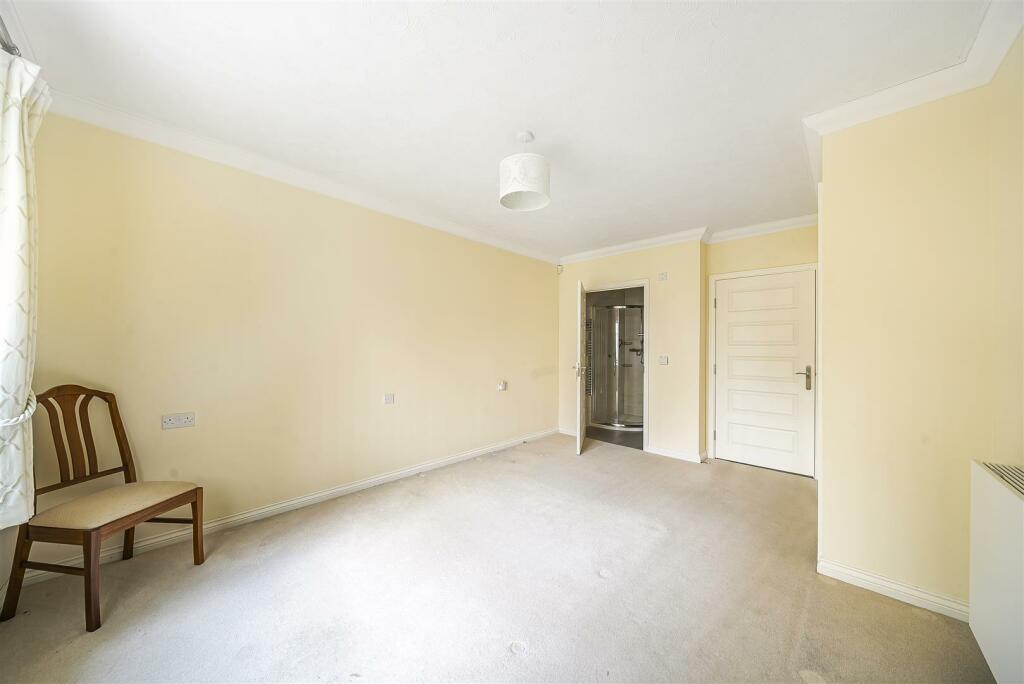 Bedroom 1.jpg