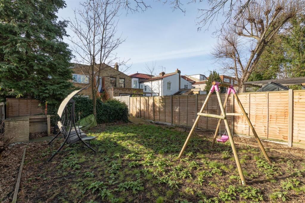 Fairlop Road E11