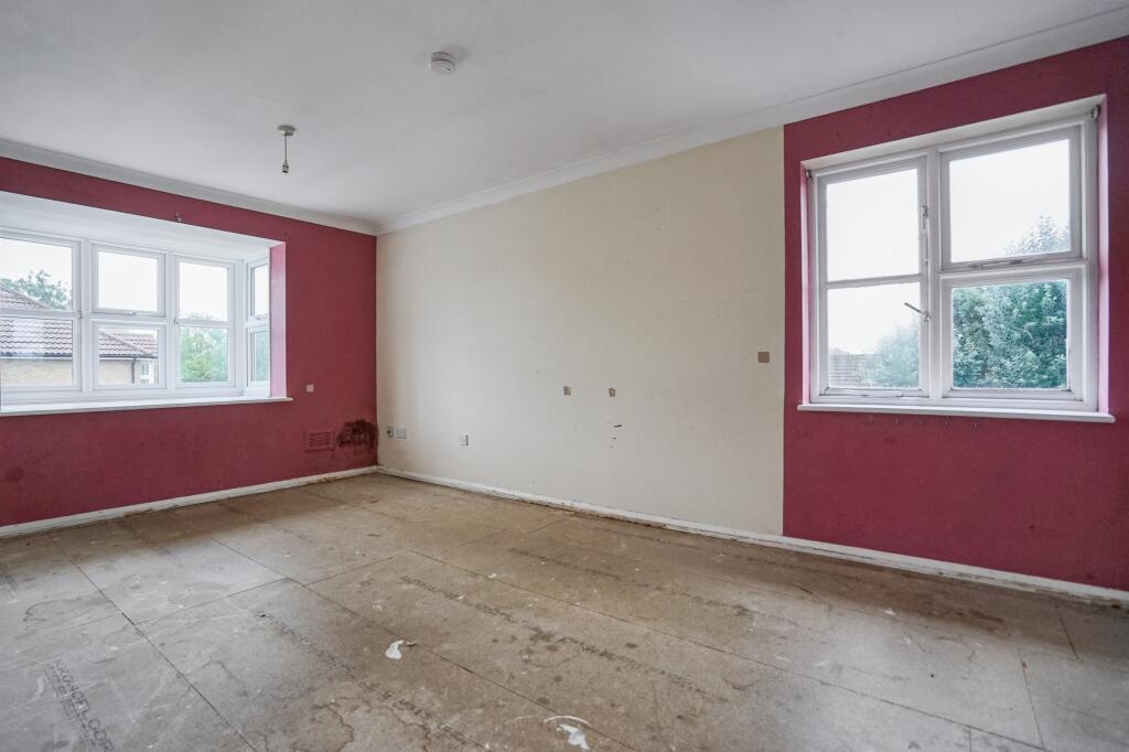 84 Staffords Place, Horley, Surrey RH6 9GY