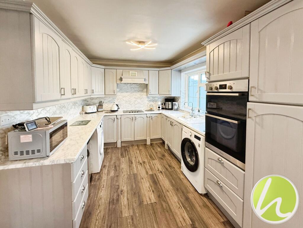 Kitchen/ Dining Room