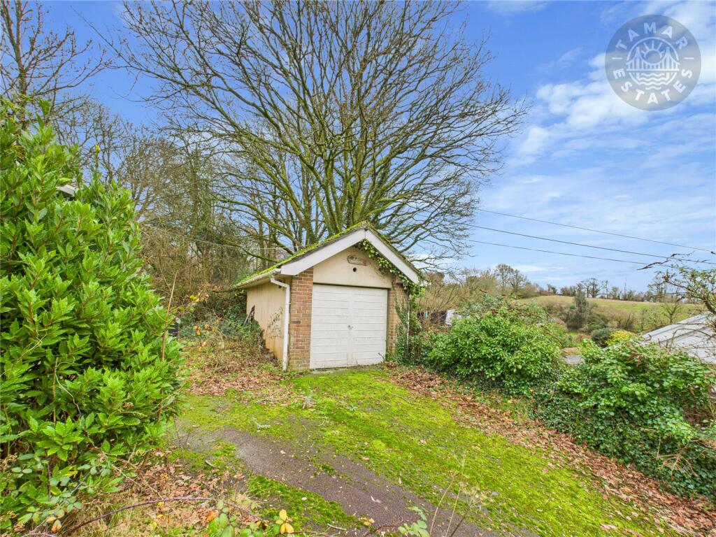 Detached Garage