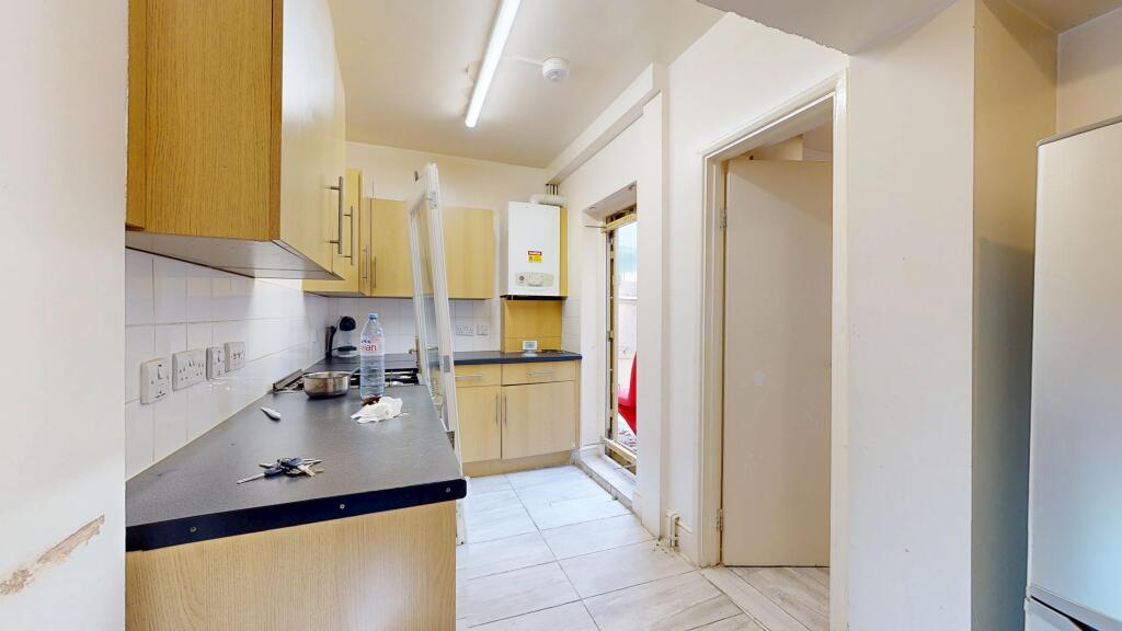 15 Peabody Estate, Lordship Lane, Tottenham, London, N17 7QJ