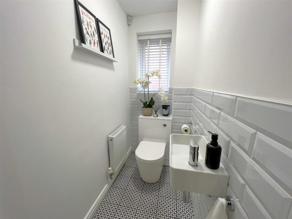 Downstairs WC.JPG
