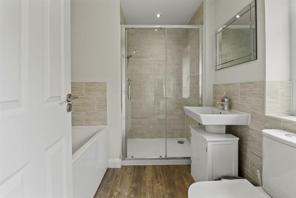 BATHROOM ENSUITE