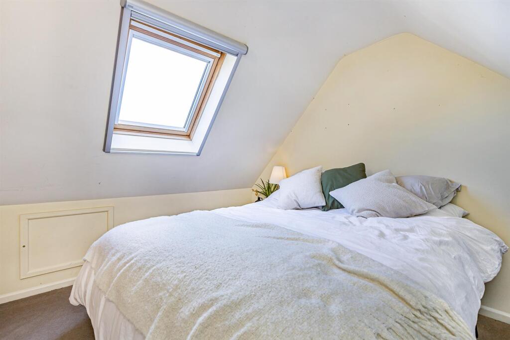 Bedroom 4.jpg