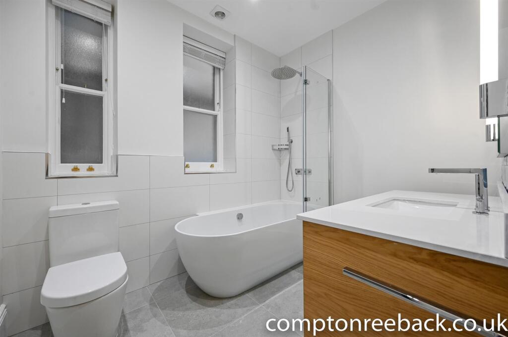 RCCR- 65 leith mansions- bathroom 3 (1).jpg