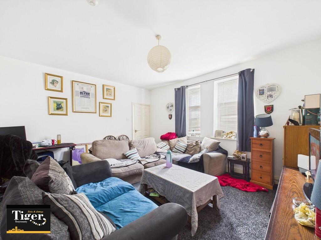 CAM02176G0-PR0499...