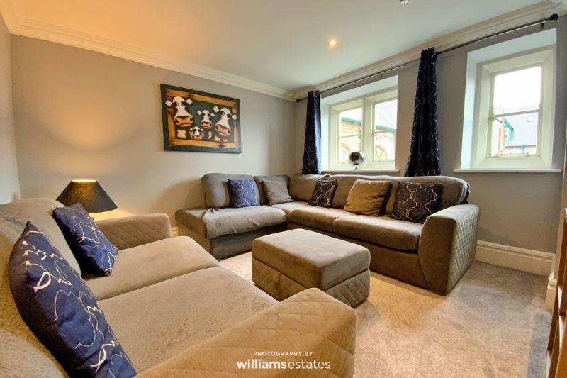 Living Room/Be...