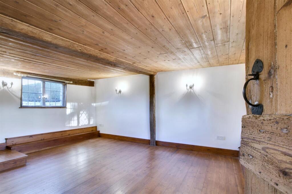 Living Room IN.JPG