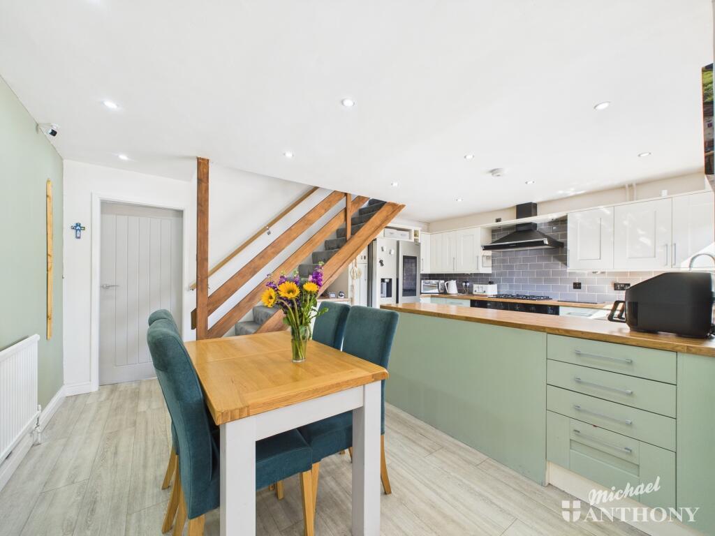 CAM02773G0-PR0270-STILL018