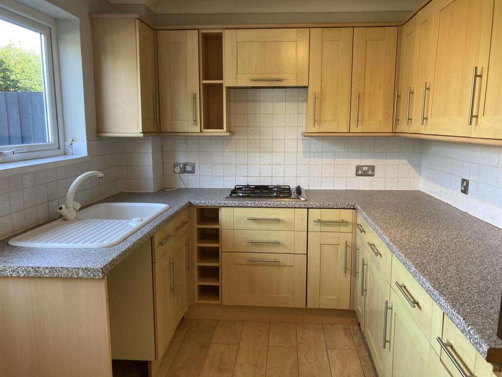 Kitchen 1.jpg