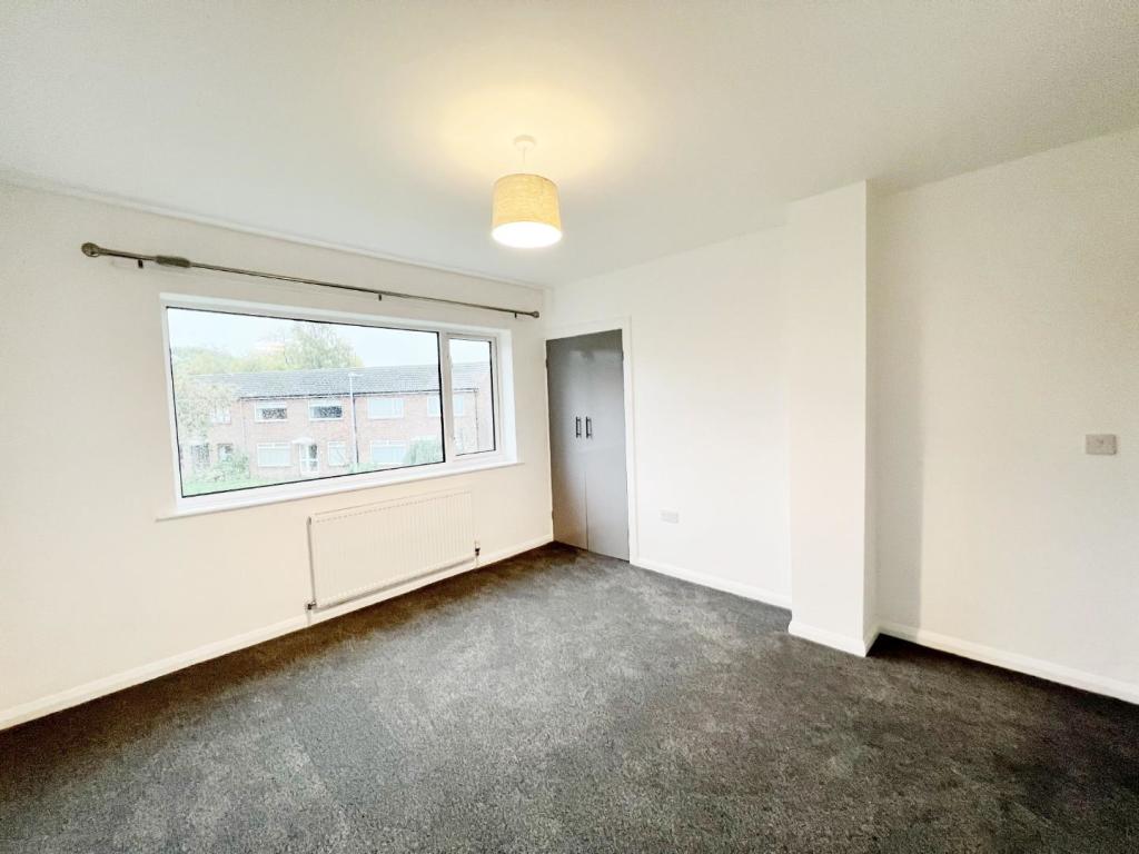Bedroom 1 pic 2.jpg