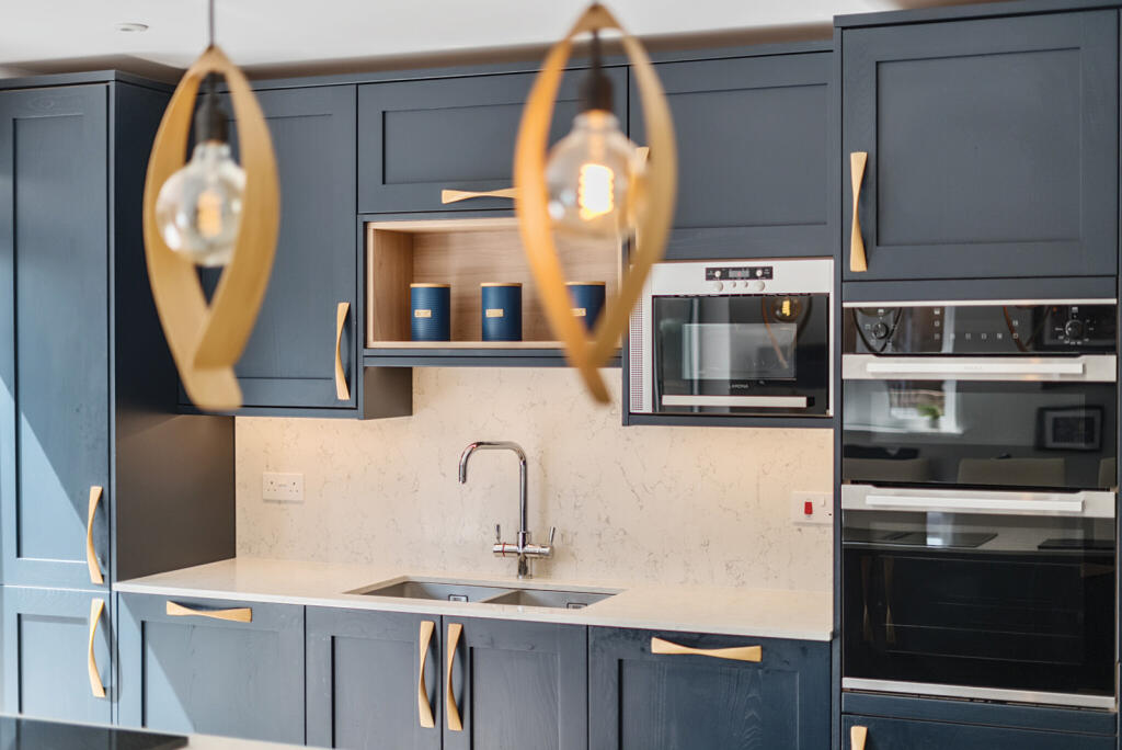 1336098-11-689b47...