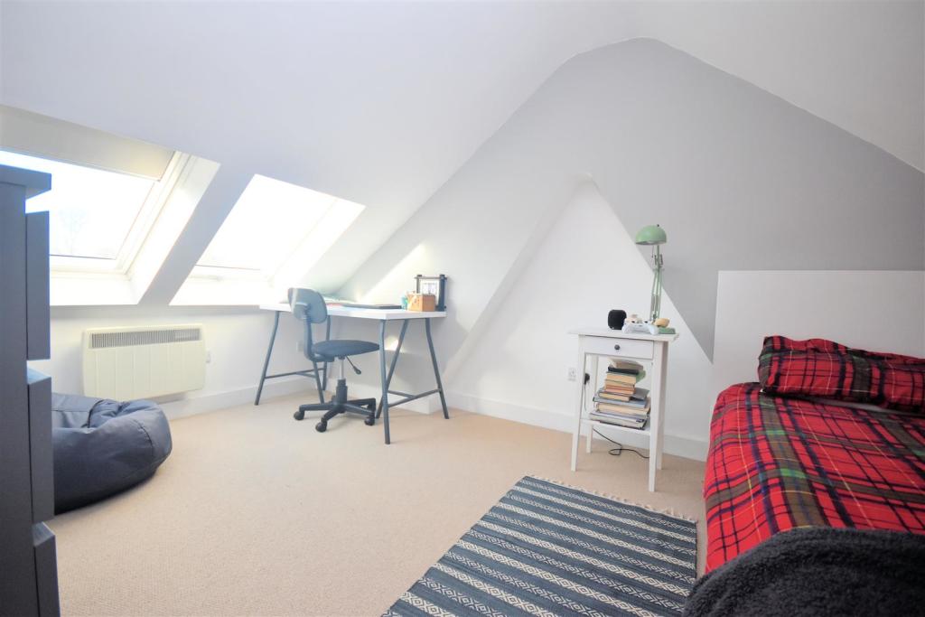 Bedroom 4 . .jpg