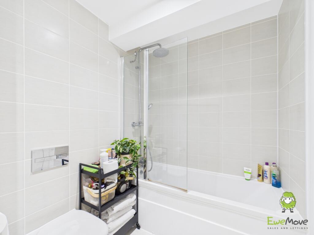 EweMove Basingstoke Estate Agents - Lilly Court - 