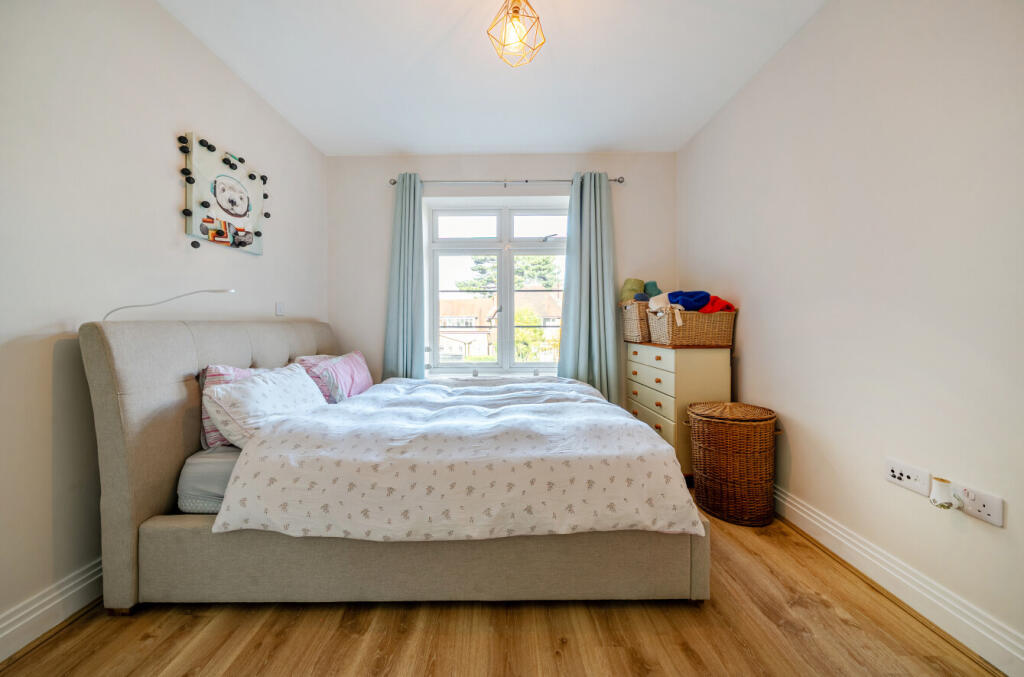 1356832-9-6900968...