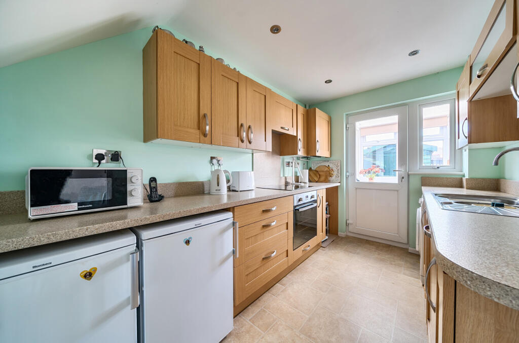 1372851-12-6900d4...