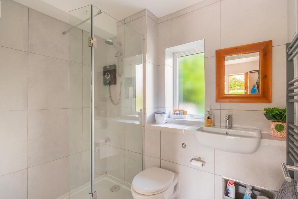 1D0LEIG - Annexe Bathroom A.jpg