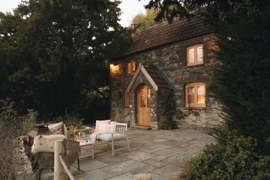 Front View and Te...