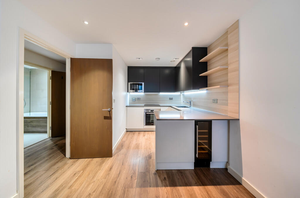 1373521-6-6900a37...