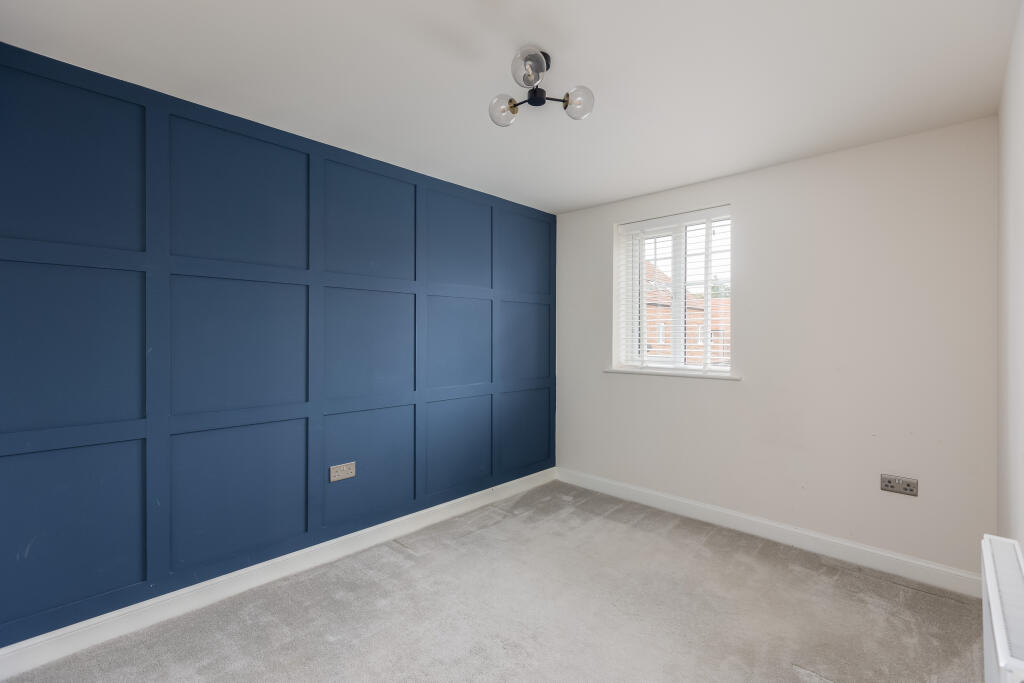 Waterside Court 6 Bedroom 2