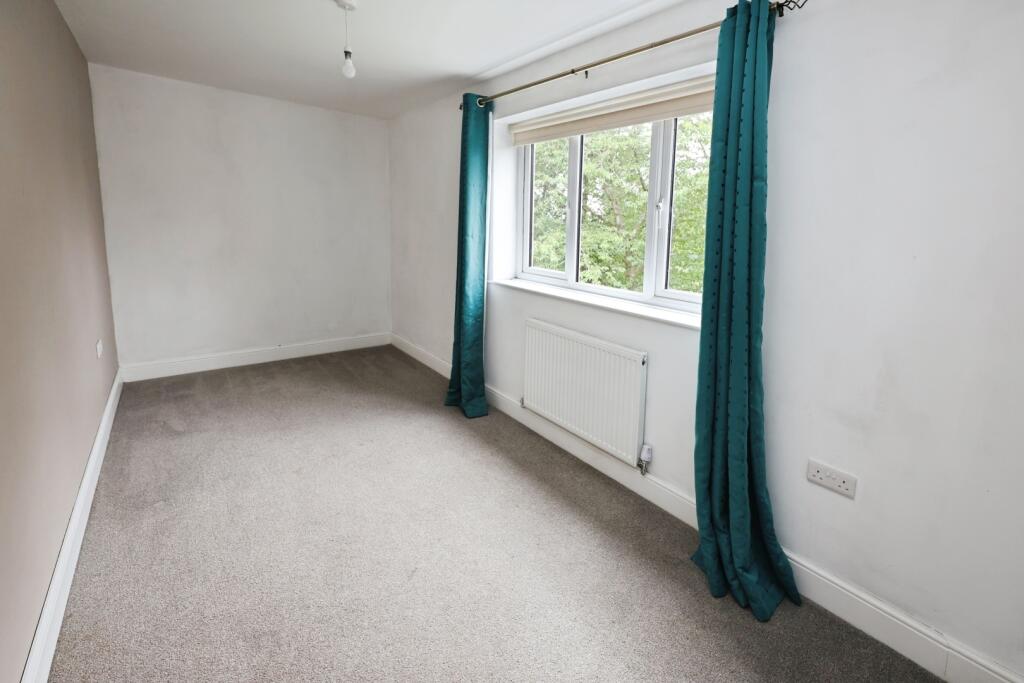 pbox-bedroom-319405.JPG