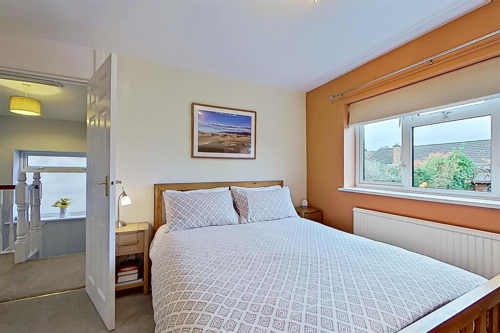 15. 19 Heath Croft Road inside-19 (Large).jpg