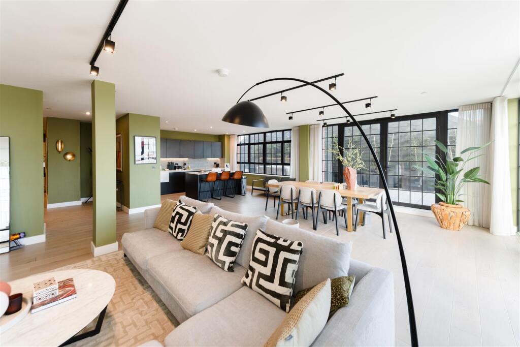Living area          .jpg