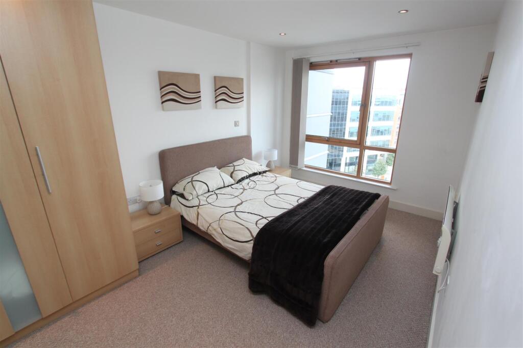 bedroom1.JPG