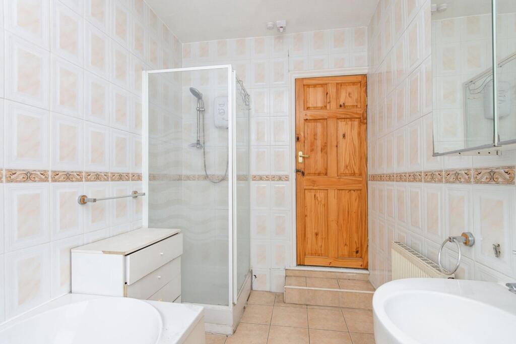 Bath/Shower Room