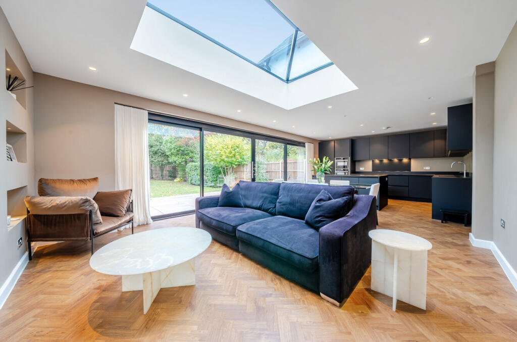 1360972-19-68e619...