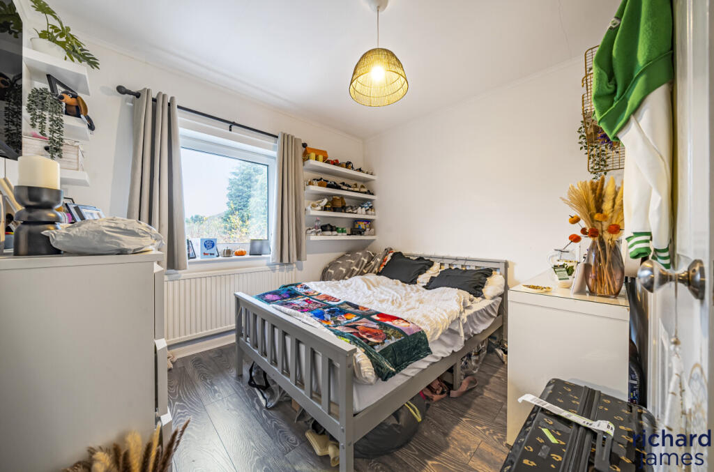 2c57f778-3d71-406...