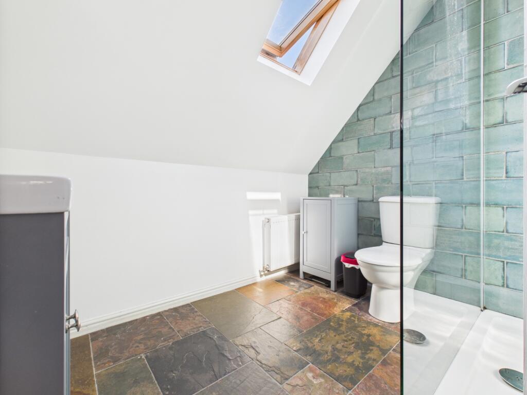 CAM03729G0-PR0091-STILL020