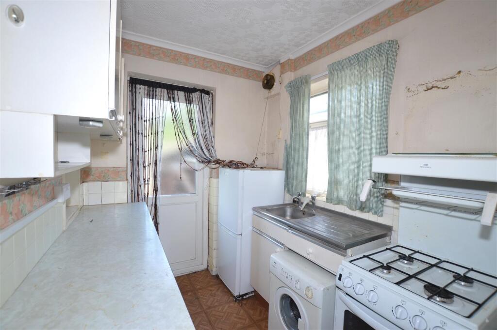 102 Wills Crescent kit new.JPG