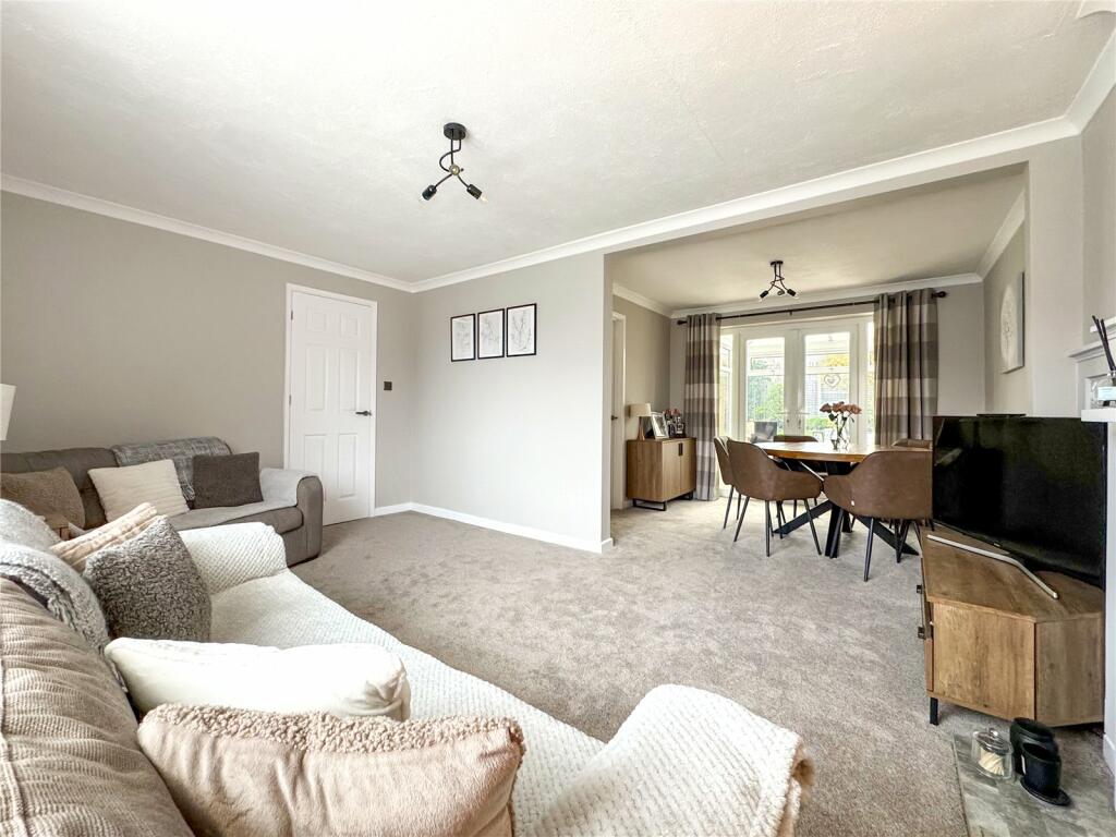 Lounge &amp; Dining