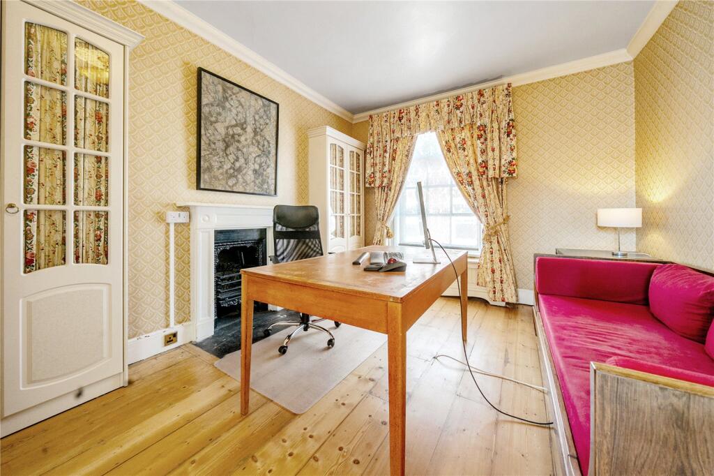 Bedroom 2/Study