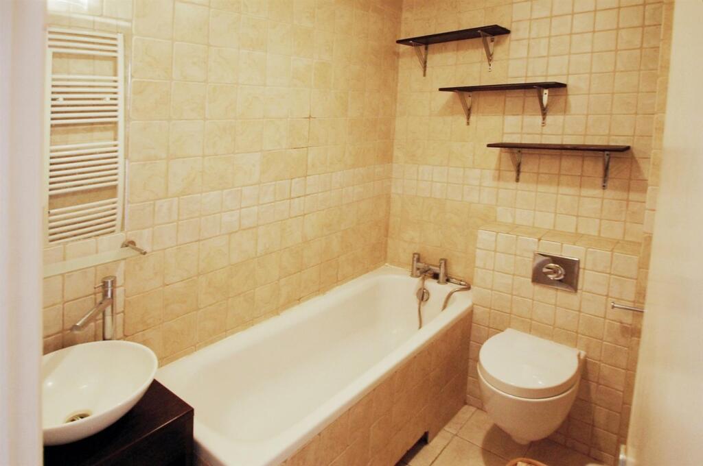 ff999a0f-bathroom.JPG
