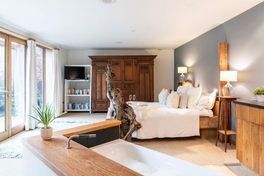 Elegant Principal Suite with beautifully designed bath