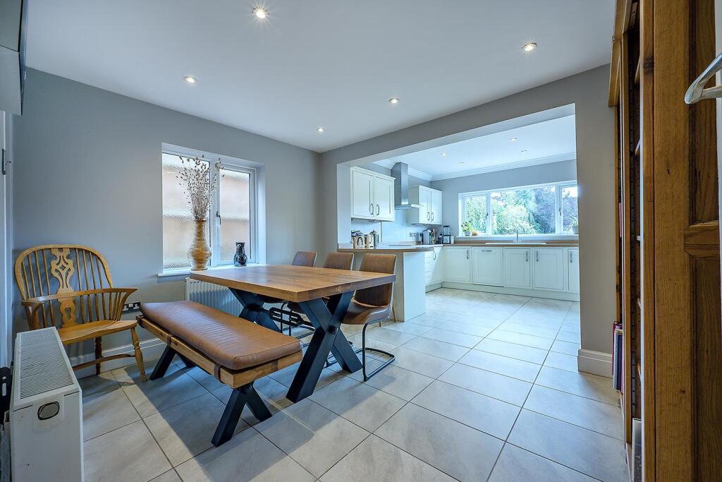 Dining Area.jpg