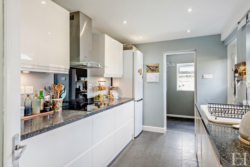 8619074-interiorW...