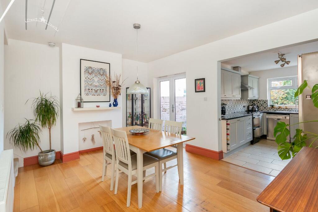 8O6RHD - Dining Room E.jpg