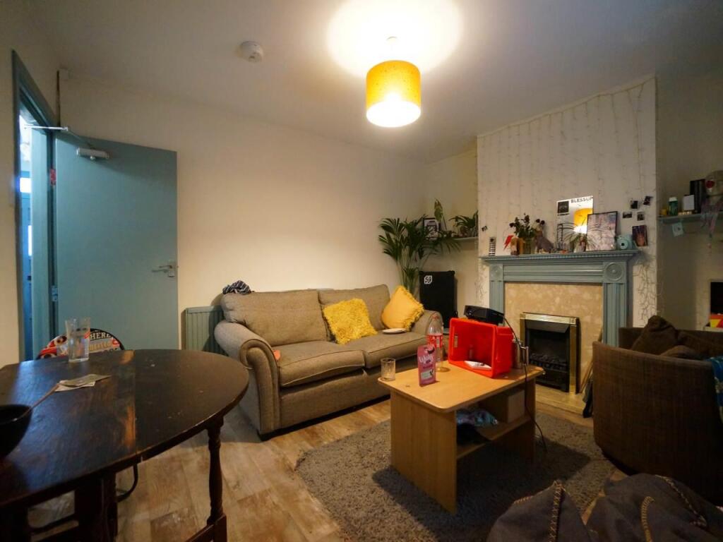 Living room 1.1.JPG