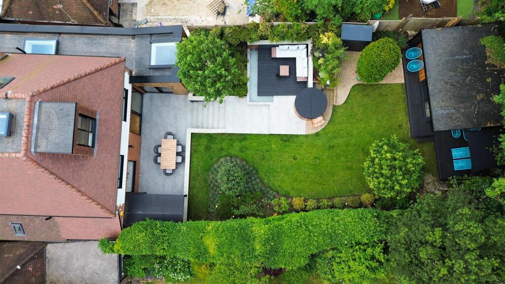 1249733894 - 43 Green Curve, SM7 - 5.jpg