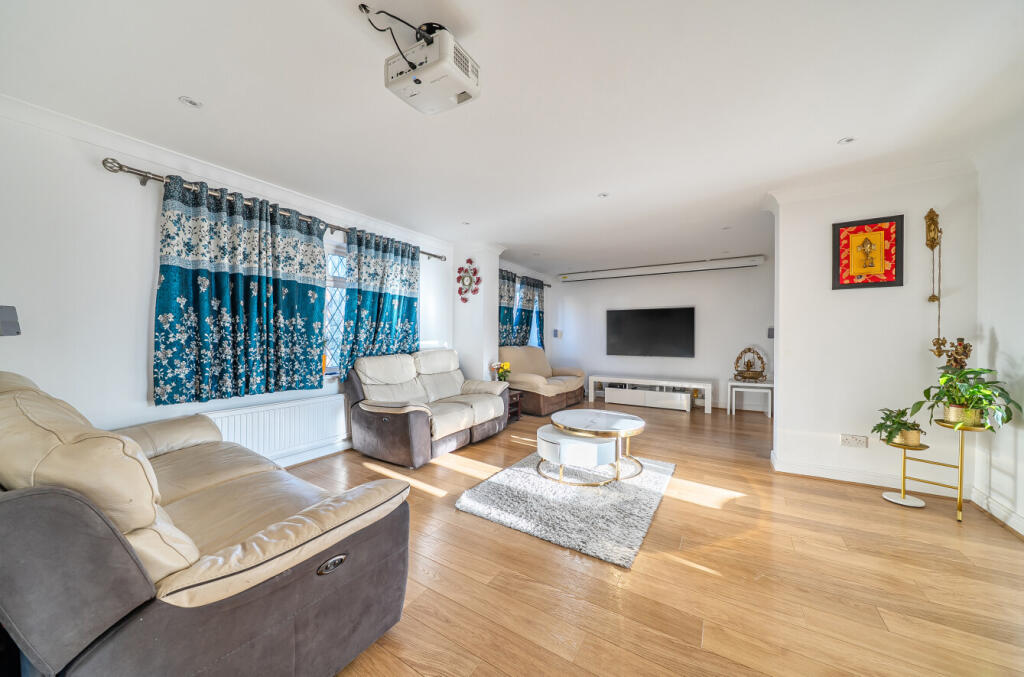 1388589-12-695bc2...