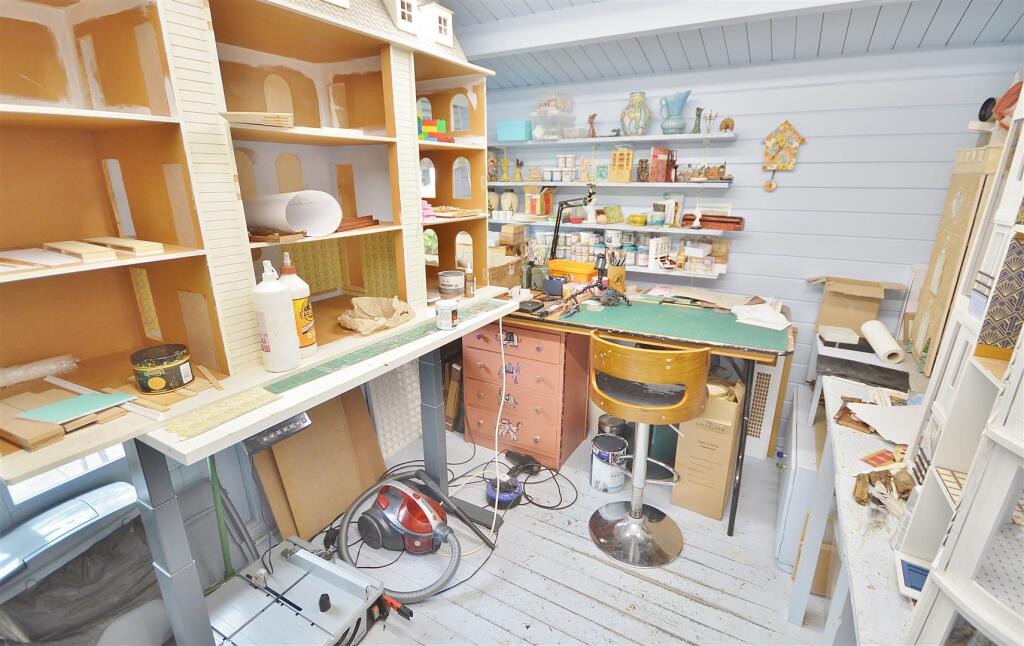 SUMMER HOUSE/ WORKSHOP