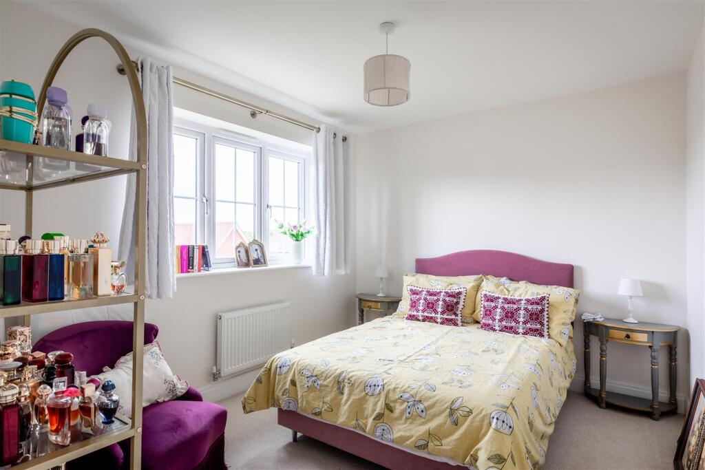 2 Walder Close-7.jpg