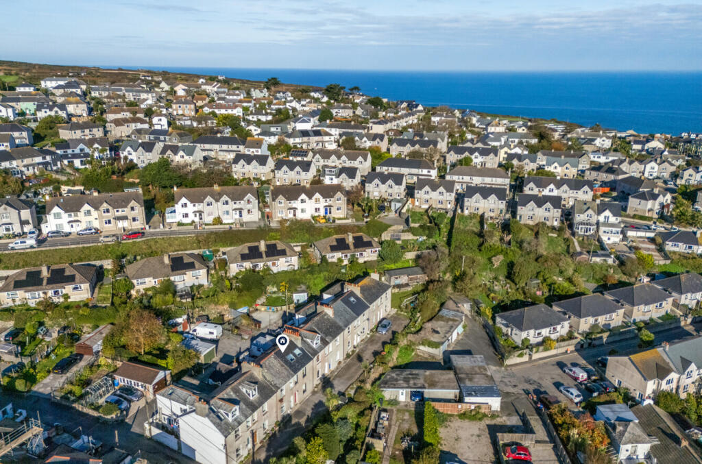 1370329-7-68f6393...